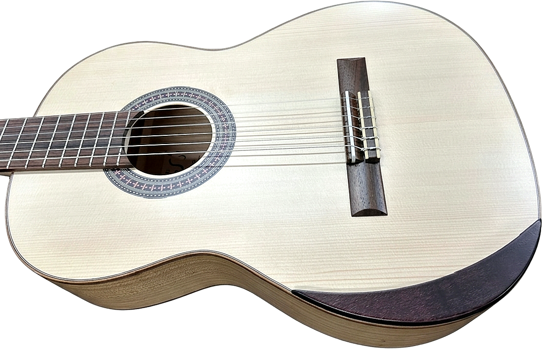 Spruce top, rosette and bridge